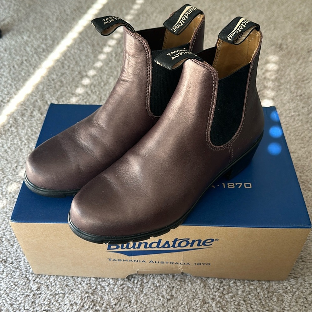 Like New Blundstone Metallic Genuine Leather Block Heel Ankle Booties Boots